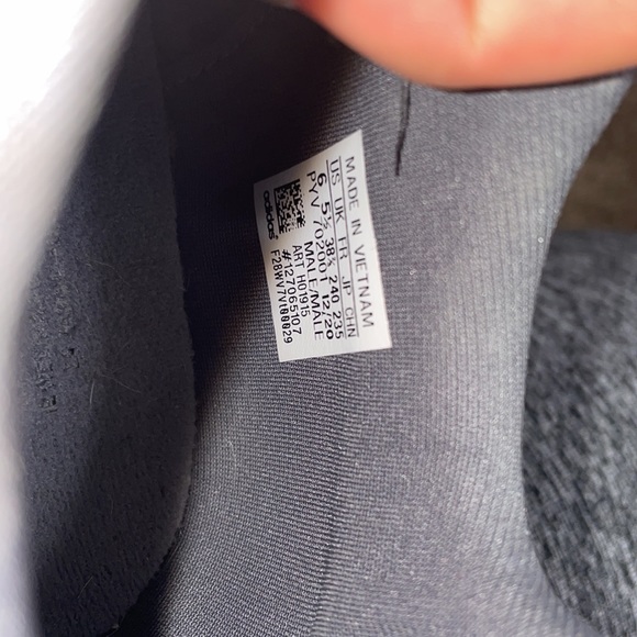 Mens Adidas, size 6, gray - Picture 3 of 3